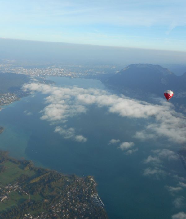 Survol lac Annecy en montgolfière ©Emiguet